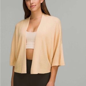 Lululemon Boxy Cashlu Knit Wrap
Prosecco XS/S